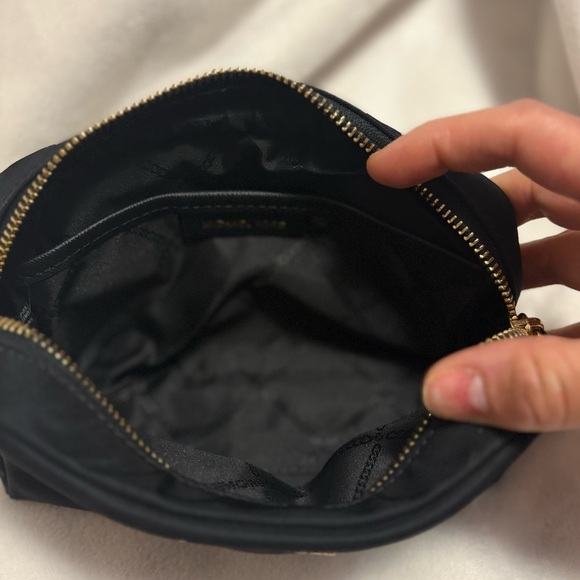 Michael Kors cosmetic bag - Picture 2 of 3